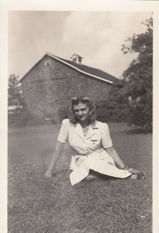Anne Gates 1943 (2).jpg